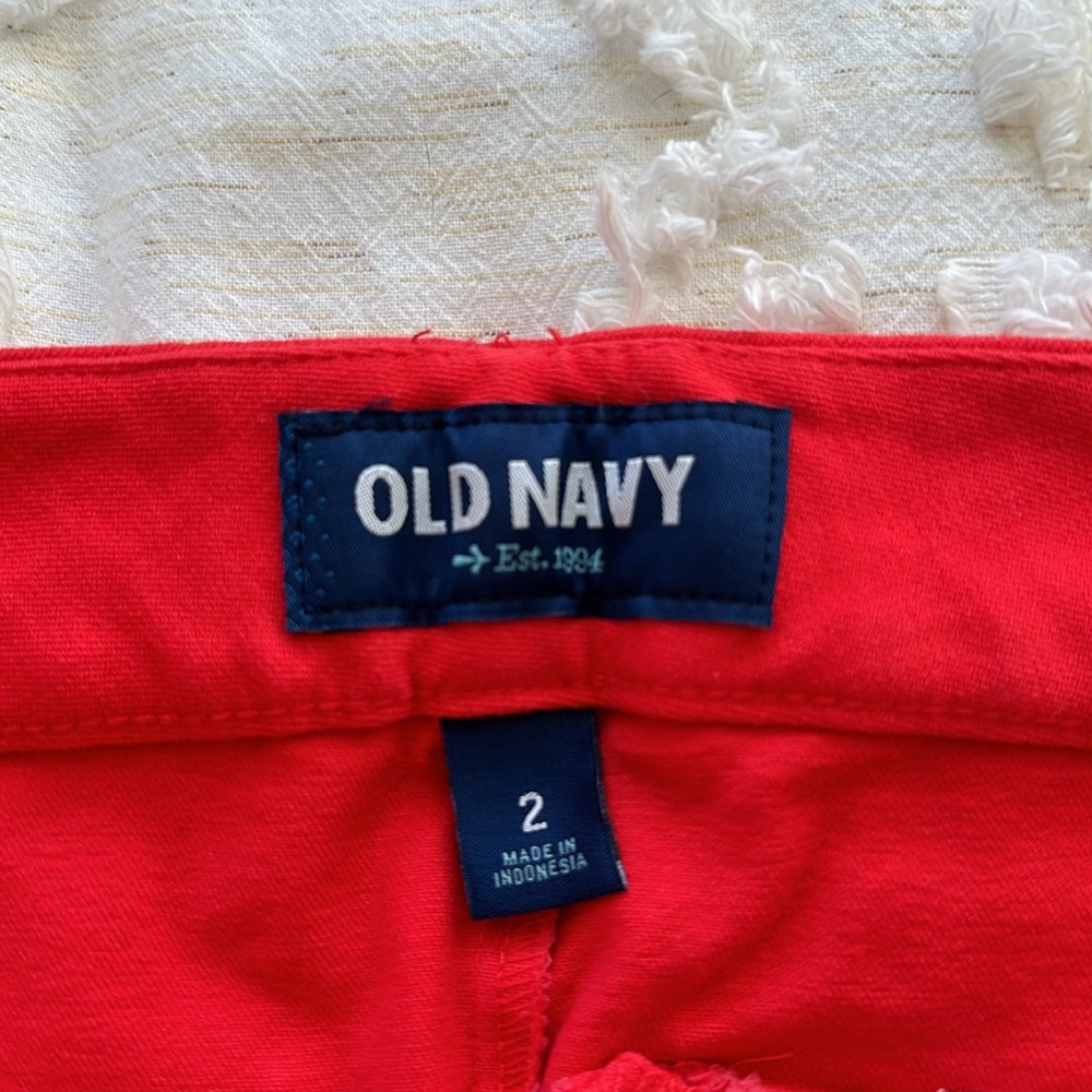 Unique Stretch Capris - Candy Apply Red - Picture 3 of 3